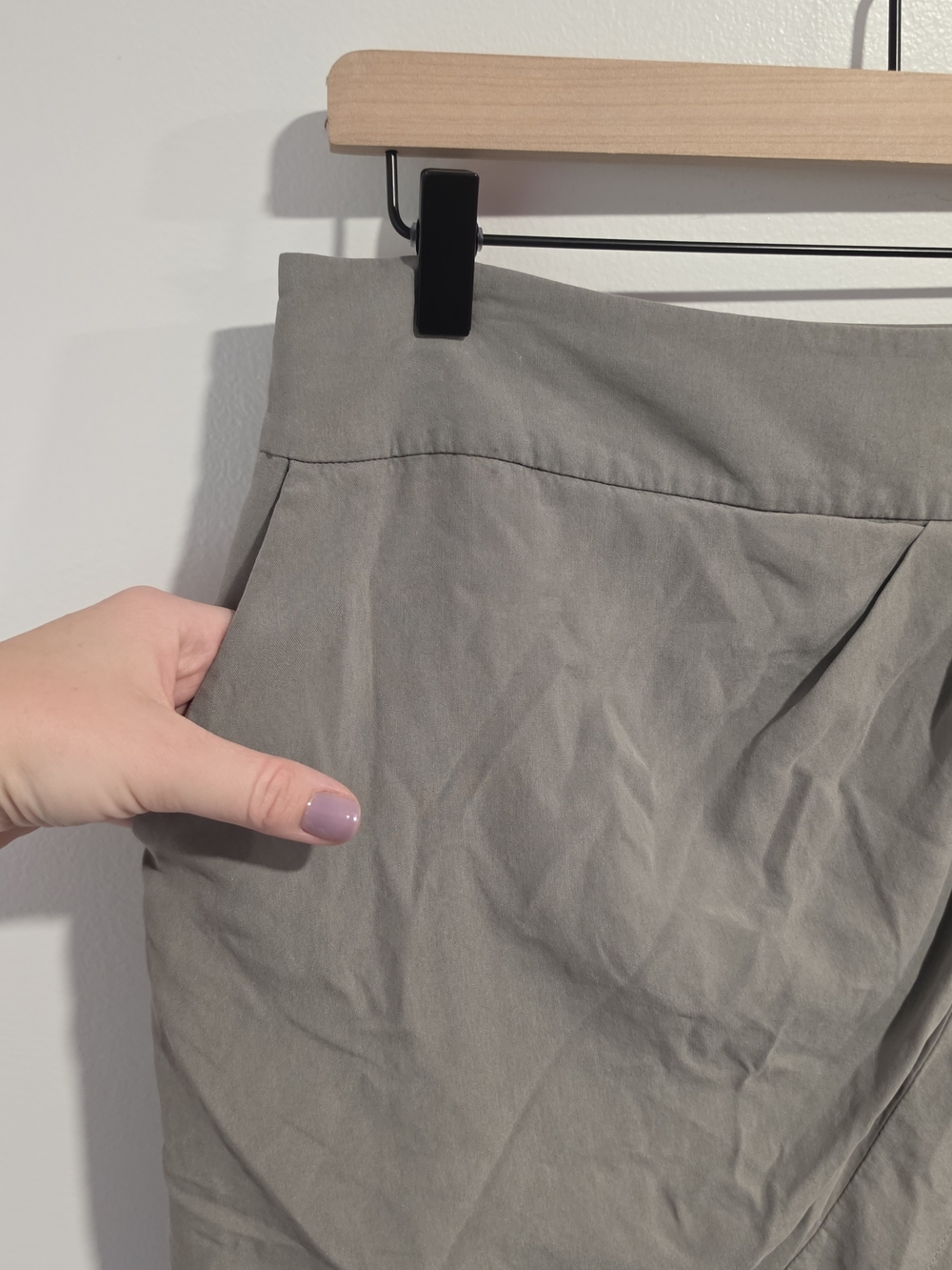 LOFT Taupe 100% Silk Asymmetrical Wrap Mini Skirt Women's Size 8 - Picture 2 of 9